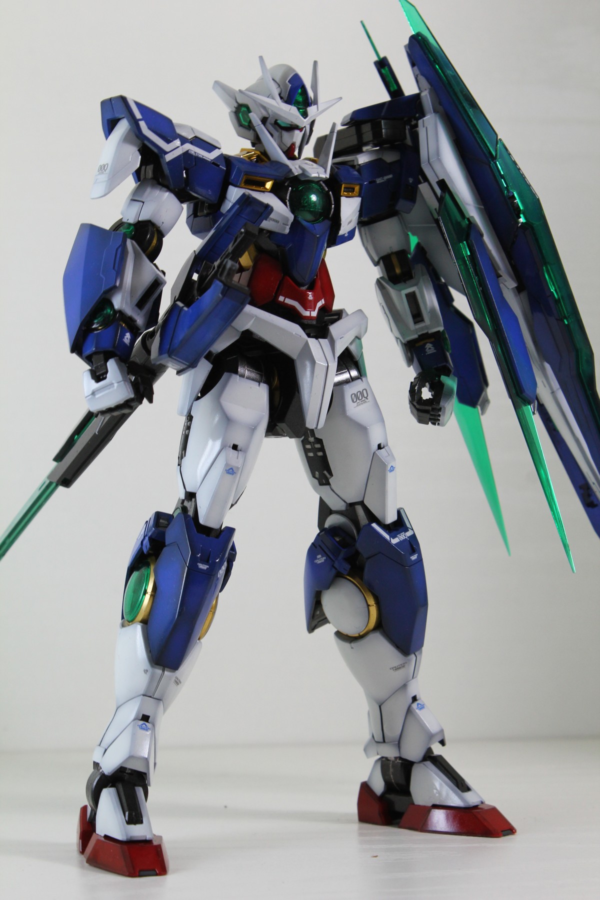 MG 1/100 Gundam 00 QAN[T]: Painted Build. Photoreview Wallpaper Size