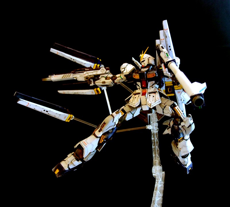 MG 1/100 Nu Gundam Ver.Ka : Weathered [Fighting Pose] Modeled by