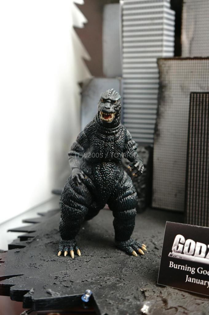 NYCC-2014-NECA-Godzilla-003
