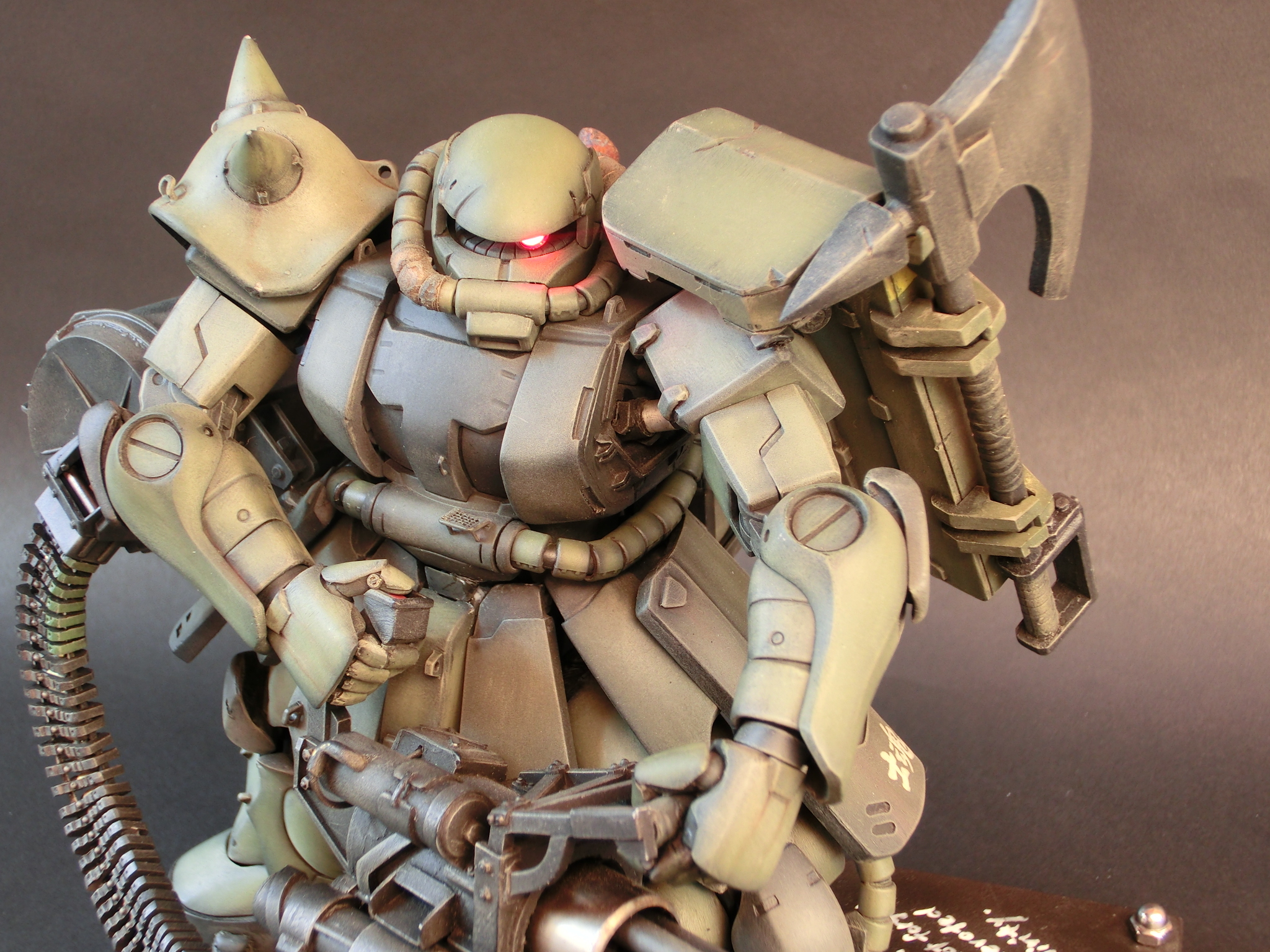 ガンプラ王] MG 1/100 MS-06F ZAKU II Defence Force Custom: PHOTO