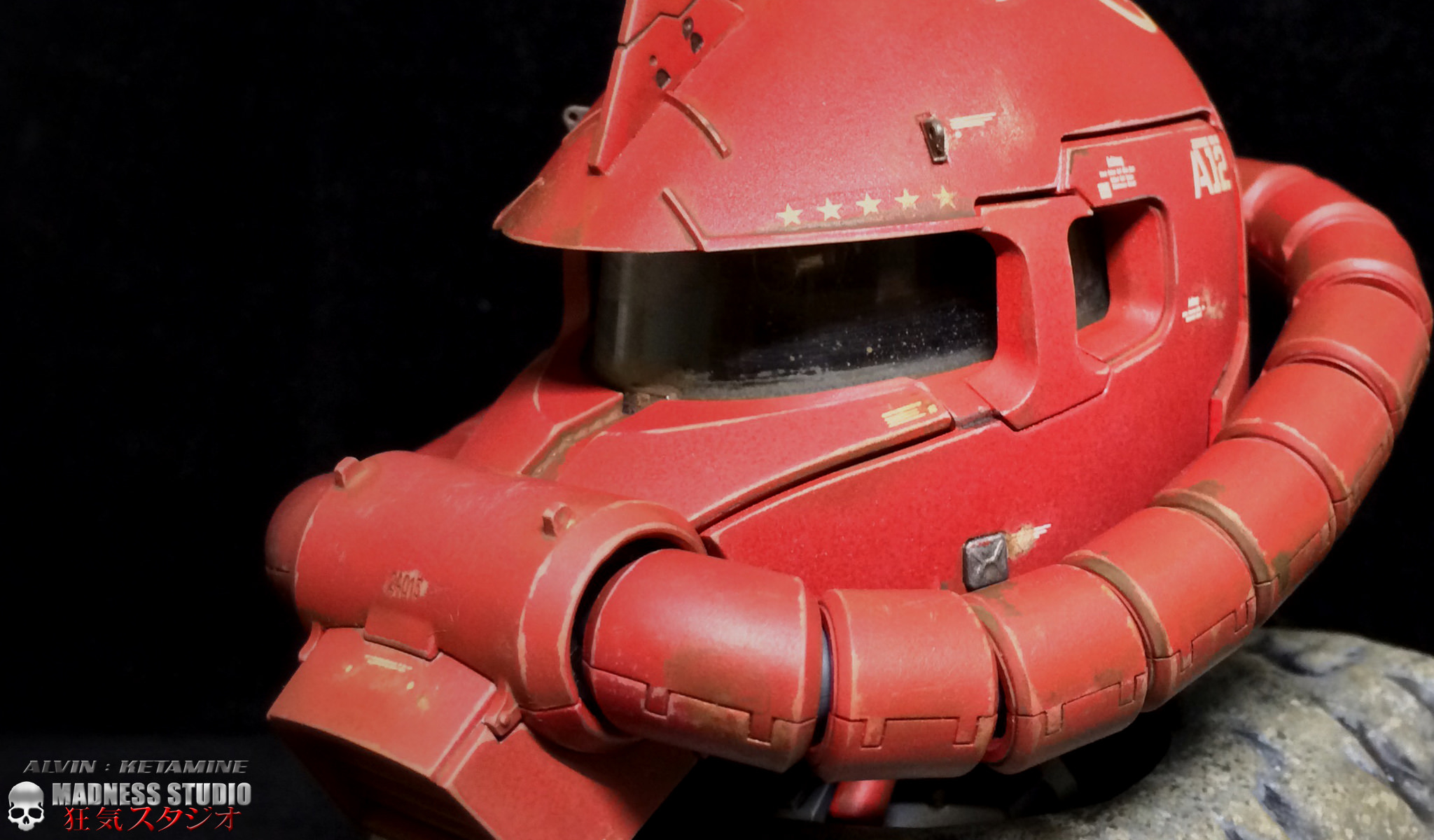 MADNESS STUDIO's 1/35 MS-06S Char's Zaku II Head Display weathered