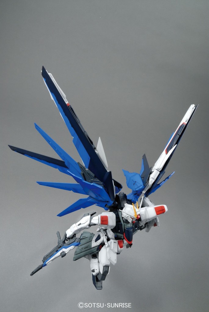 [UPDATE] MG 1/100 FREEDOM GUNDAM Ver.2.0: Just Added A LOT of NEW Official Images, Info Release