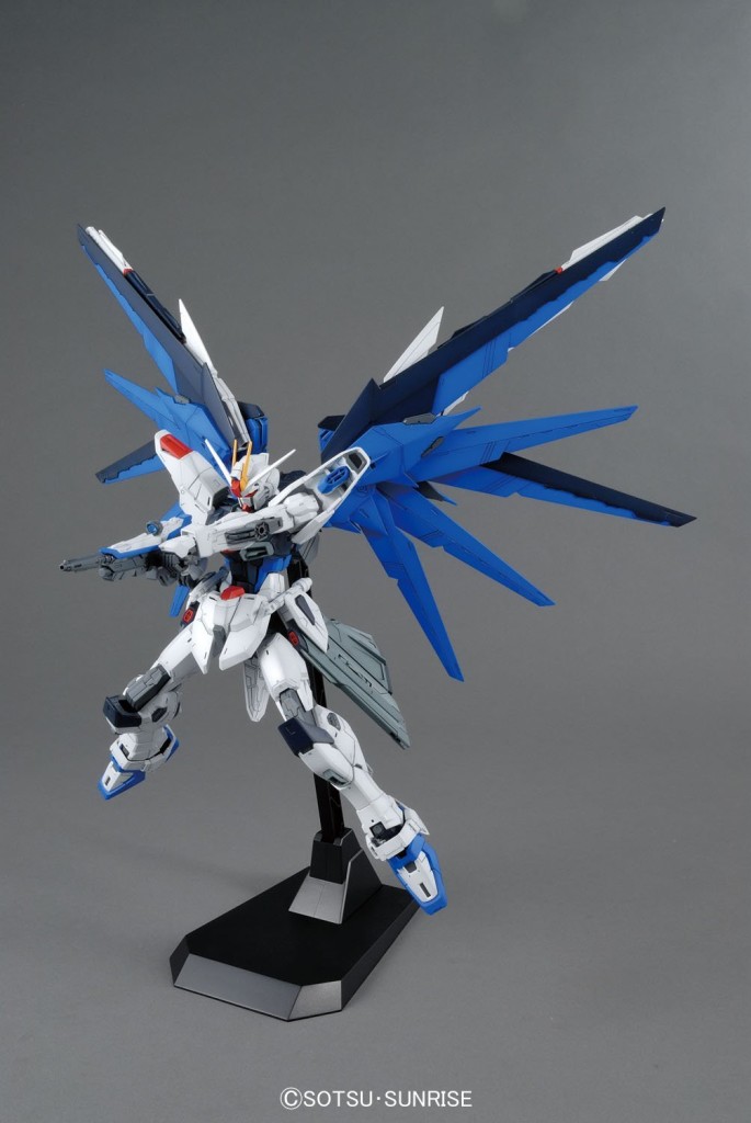 [UPDATE] MG 1/100 FREEDOM GUNDAM Ver.2.0: Just Added A LOT of NEW Official Images, Info Release