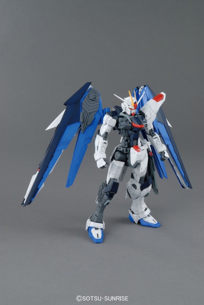 [UPDATE] MG 1/100 FREEDOM GUNDAM Ver.2.0: Just Added A LOT of NEW Official Images, Info Release