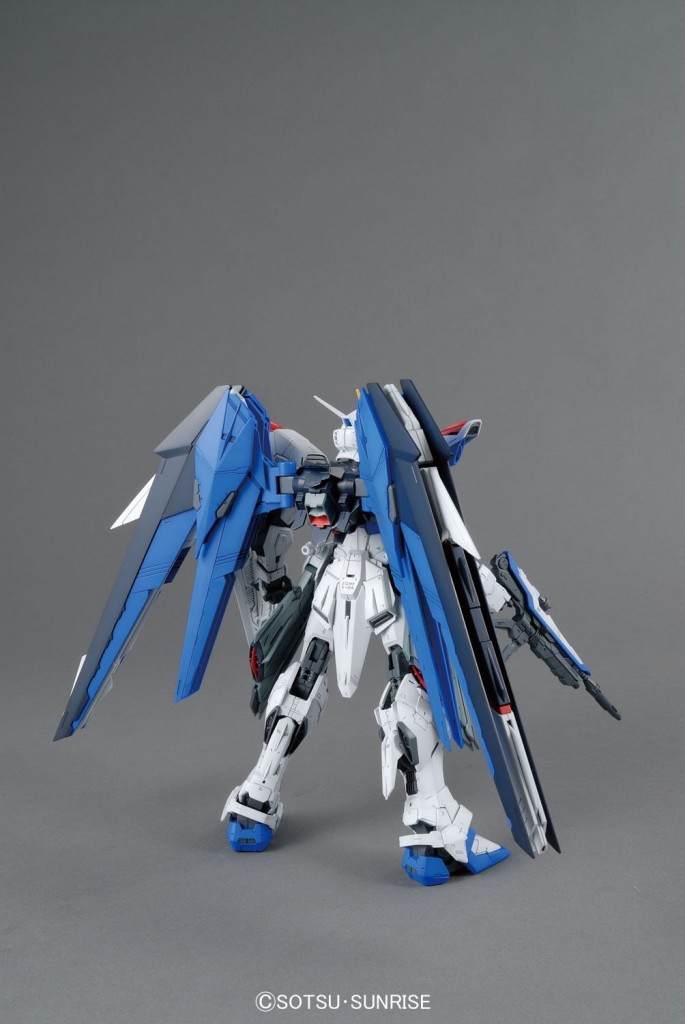 [UPDATE] MG 1/100 FREEDOM GUNDAM Ver.2.0: Just Added A LOT of NEW Official Images, Info Release