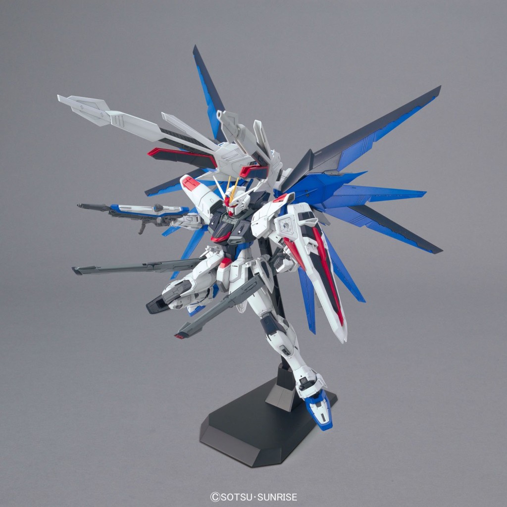 [UPDATE] MG 1/100 FREEDOM GUNDAM Ver.2.0: Just Added A LOT of NEW Official Images, Info Release