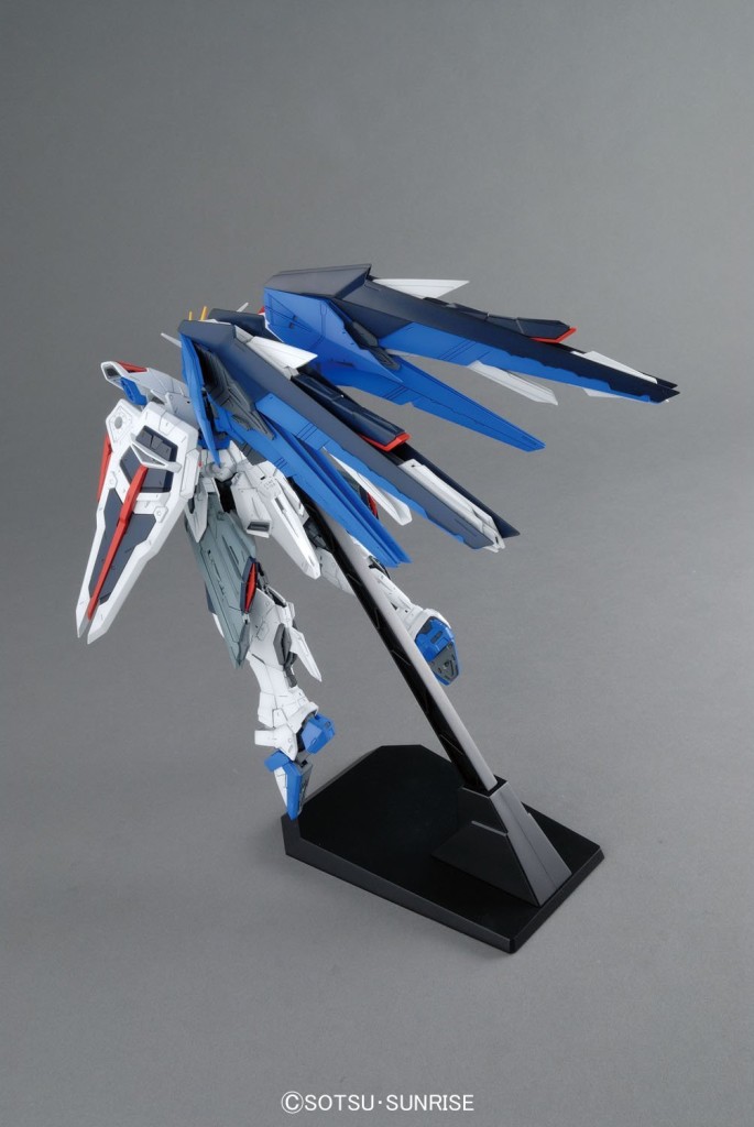 [UPDATE] MG 1/100 FREEDOM GUNDAM Ver.2.0: Just Added A LOT of NEW Official Images, Info Release