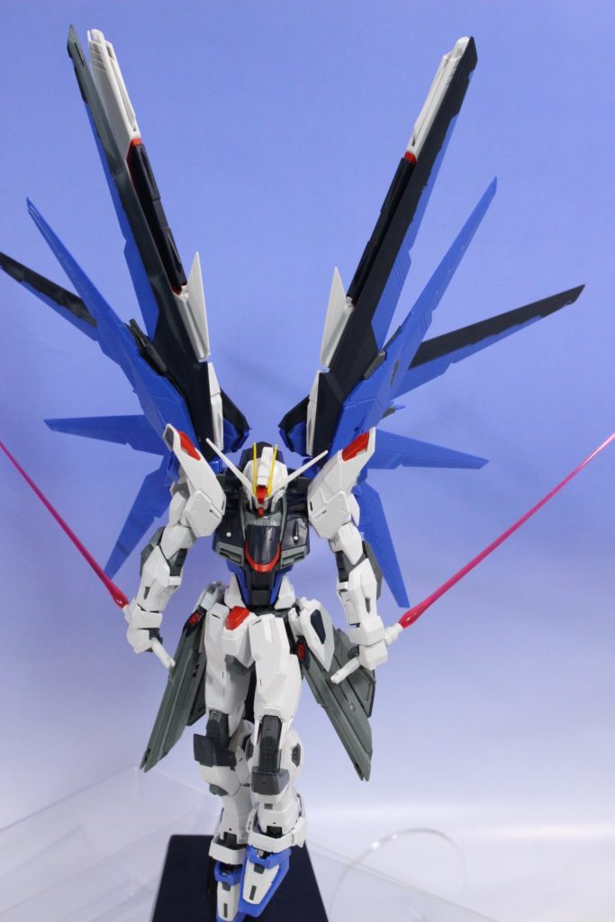 FULL DETAILED REVIEW: MG 1/100 FREEDOM GUNDAM Ver.2.0 Many Big Size Images