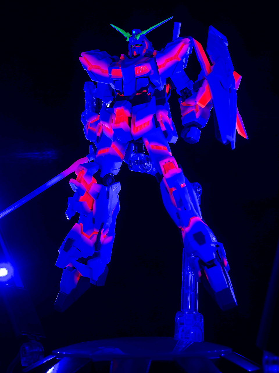 Robot Damashii (Side MS) Unicorn Gundam (Psycho Frame 発光仕様) Glowing ...