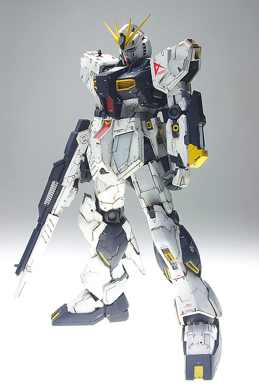 MG 1/100 Nu Gundam Ver.Ka: modeled by NA KI. Good Weathering effect ...